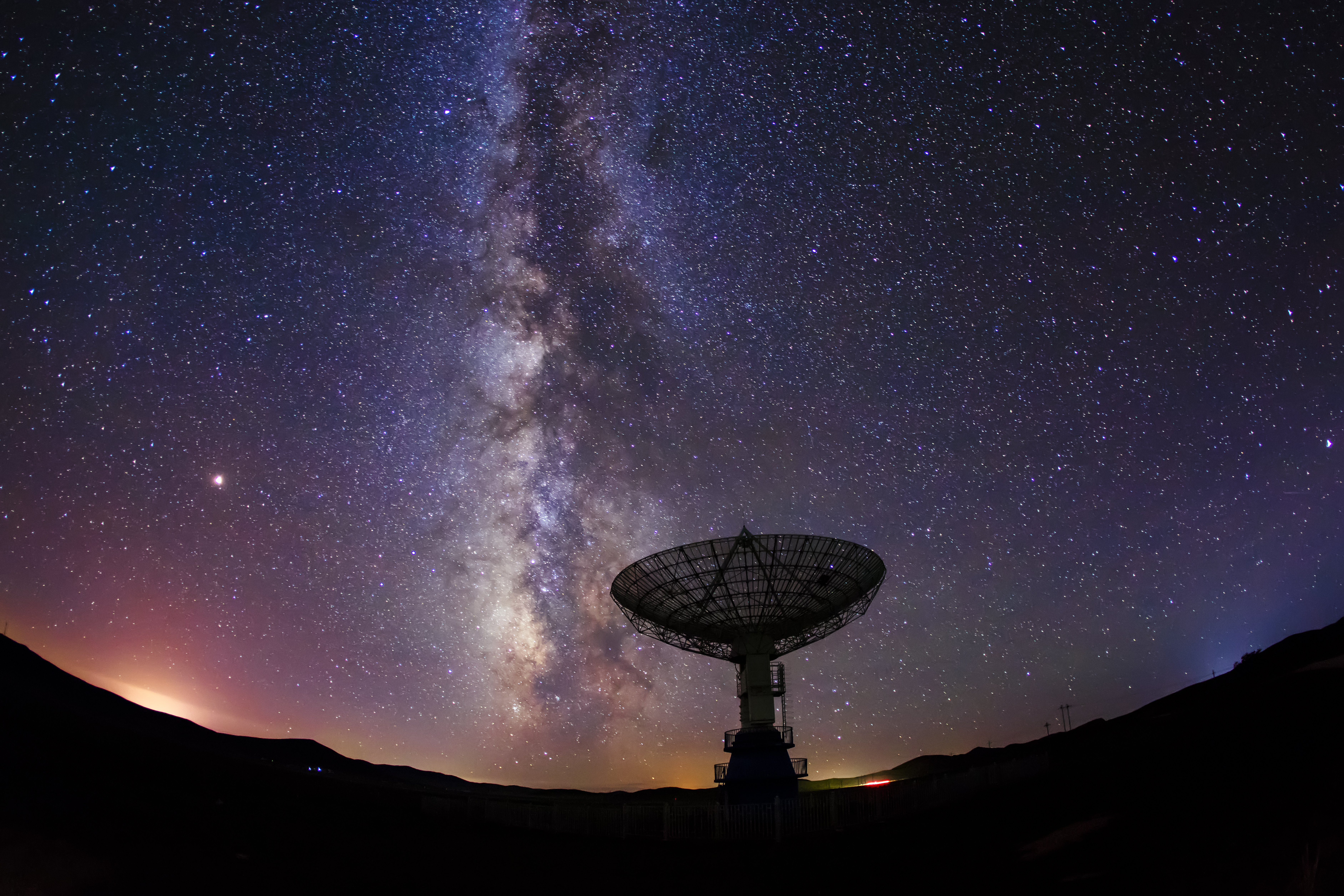 Radyo teleskopları ve geceleri Samanyolu