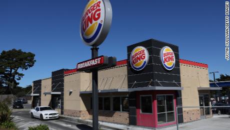 Burger King gibi restoranlar daha fazla arabaya yatırım yapıyor. 