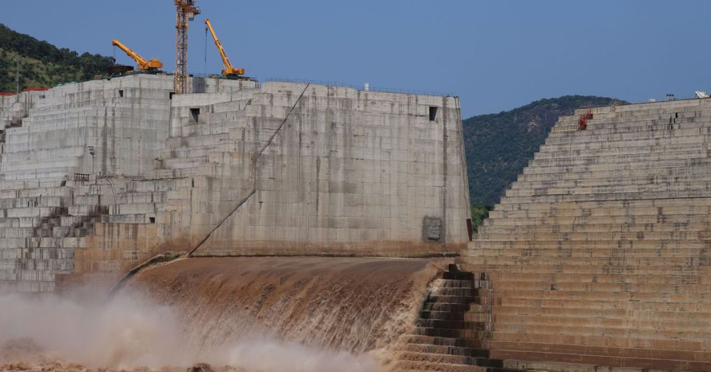 Etiyopya dev Nil hidroelektrik santralinde türbinleri işletiyor