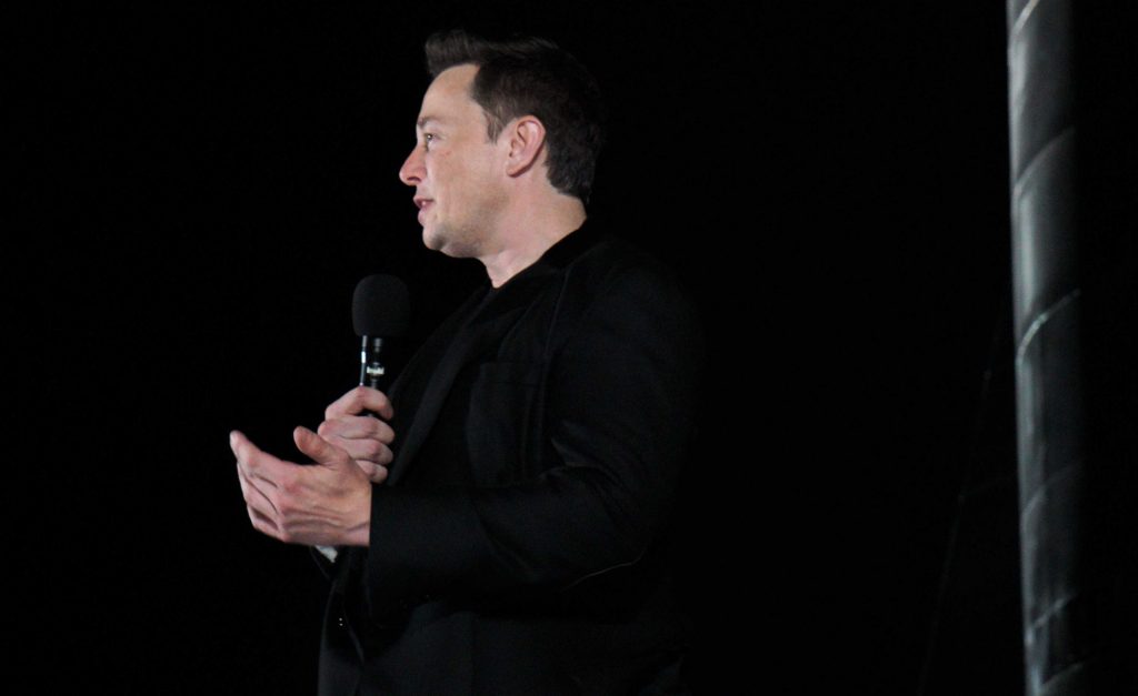 Tesla CEO'su Elon Musk'ın avukatı, SEC'in federal bir soruşturmadan bilgi sızdırdığını iddia ediyor