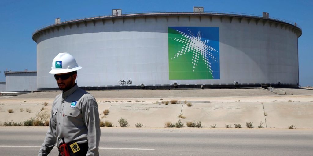Suudi Arabistan, Çin'in petrol satışlarında dolar yerine yuan kabul etmeyi düşünüyor