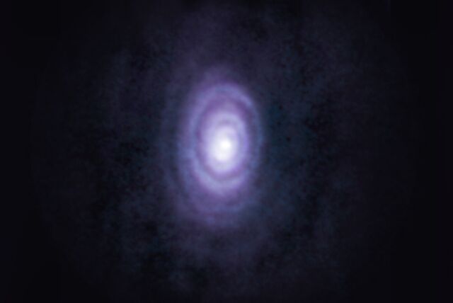 Karbon zengini yıldız V Hya'yı son bölümünde gösteren bir görüntü.