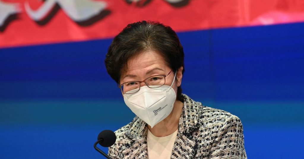 Hong Kong, Nisan ayından itibaren katı koronavirüs önlemlerini hafifletti, uçuş yasağını kaldırdı