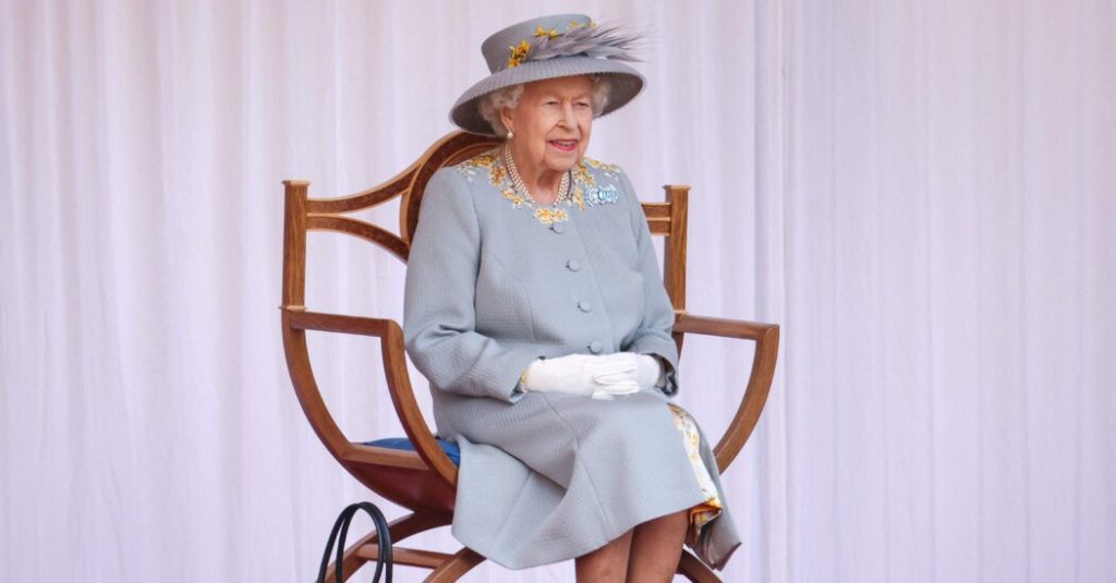 Kraliçe Elizabeth, Corona virüsü korkusunun ardından işine devam ediyor