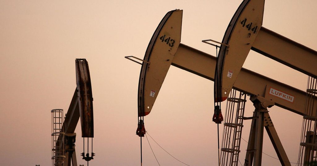 Petrolün varil başına 100 doların altına düşmesiyle ABD gaz fiyatları düşüyor
