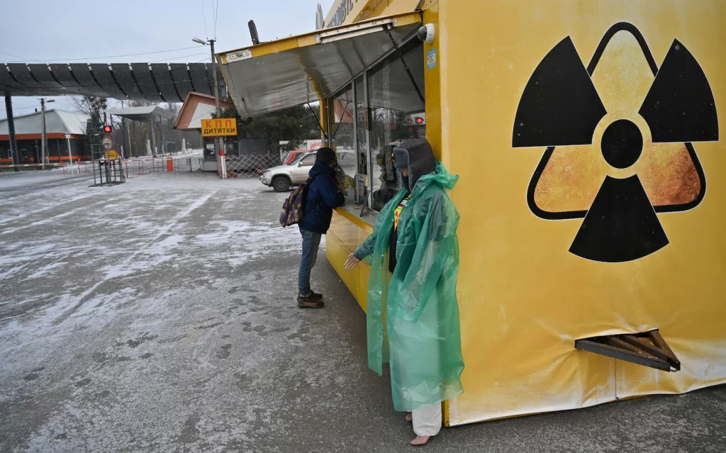 Ukrayna, Rus kontrolündeki Çernobil nükleer santralinin yakınındaki orman yangınlarının radyasyon korkularını artırdığını söyledi