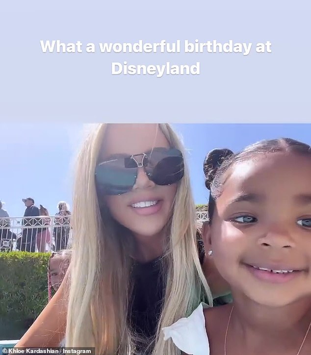 Ah oh: Khloe, kızının Salı günü Disneyland'de ilk kez olduğunu açıkladıktan sonra cephe çöktü