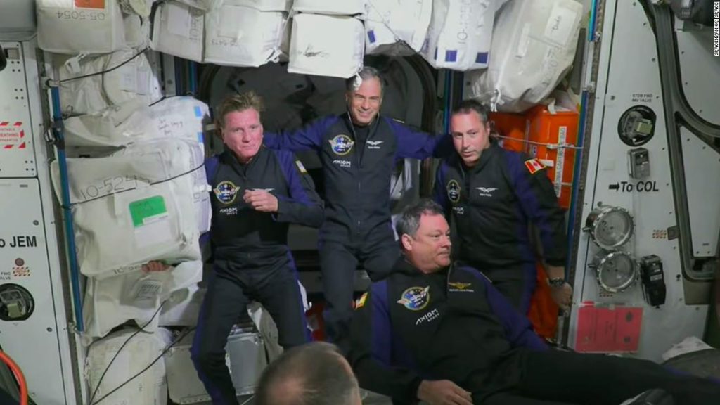 SpaceX astronotlarının tüm özel görevi bir haftalık gecikmeden sonra eve dönüyor