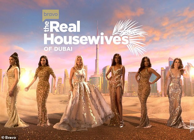 yeni!  Dubai'nin Gerçek Ev Kadınları'nın oyuncu kadrosu ve çıkış tarihi var ve Bravo bunu Cuma günü paylaştı.  Yeni şov 1 Haziran'da Nina Ali, Chanel Ayan, Caroline Brooks, Dr. Sarah Al Madani, Lisa Milan ve Caroline Stanbury'nin favori ağı ile yayınlanacak.