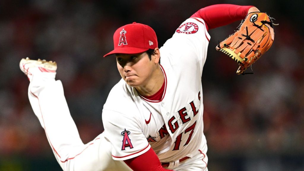 Los Angeles Angels' Shuhei Ohtani dokuza çarptı, plakada zarar görmedi ve Astros'a yenildi