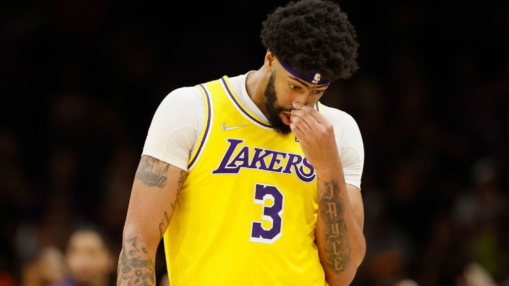 Los Angeles Lakers üst üste yedinci yenilgiden sonra playofflardan elendi - 'Başlangıçta galibiyetten çok kadromuz vardı'