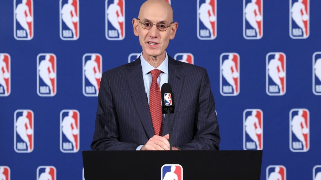 NBA Komiseri Adam Silver, "tüm oyunlara katılmayan yıldız oyuncuların eğilimini" incelemeye odaklandı.