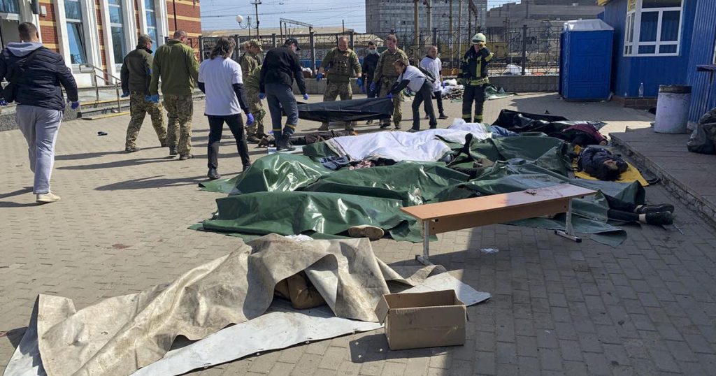 Ukrayna, Rusya'nın Kramatorsk tren istasyonuna düzenlediği füze saldırısında en az 52 kişinin öldüğünü söyledi.