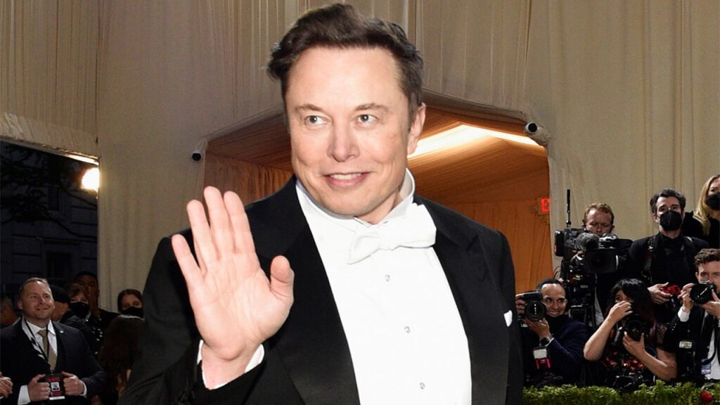 Elon Musk milyarderlere meydan okuyor, Twitter'daki satın alımına saldıran fon grupları