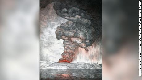 Endonezya'nın güneybatısındaki 1883'teki felaket patlaması sırasında Krakatoa yanardağından akan bulutları gösteren bir litografi.