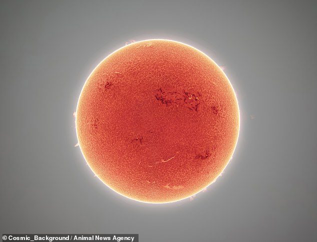 Amerikalı astrofotograf Andrew McCarthy, Floransa, Arizona, ABD'den Güneş'i yüksek çözünürlükte yakalayan bir mozaik oluşturmak için 30.000 görüntü seçti