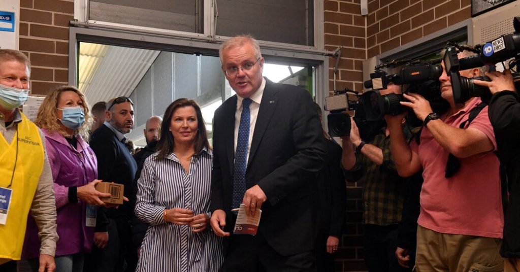 Avustralya canlı seçim güncellemeleri: Erken dönüşler yakın bir sonuca işaret ediyor