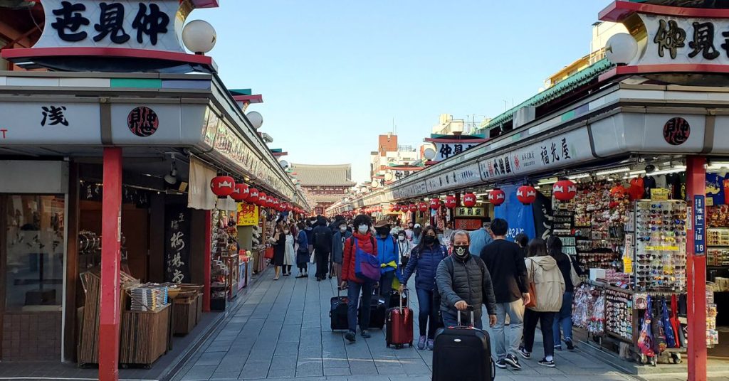 Japonya, tam yeniden açılma için bir adım olarak Mayıs ayından itibaren sınırlı turist gruplarına izin veriyor