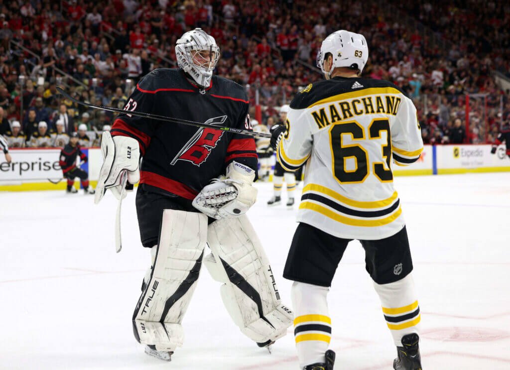NHL Picks, Bugün Bahisler: Bruins, Leafs at Lightning ve daha fazlasında en son Canes galibiyet serisi