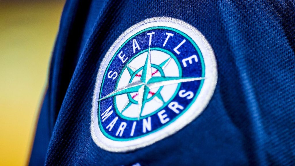 Seattle Mariners'daki kaynaklar, öne çıkan promosyon dedektifi George Kirby'nin geri çağrıldığını söyledi.