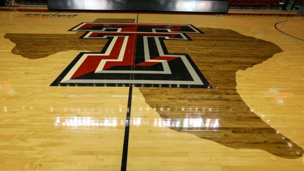 Texas Tech Red Raiders, 2022 sınıfına yeniden sınıflanacak olan erkek basketbol Elijah Fisher'da beş yıldız düşürdü