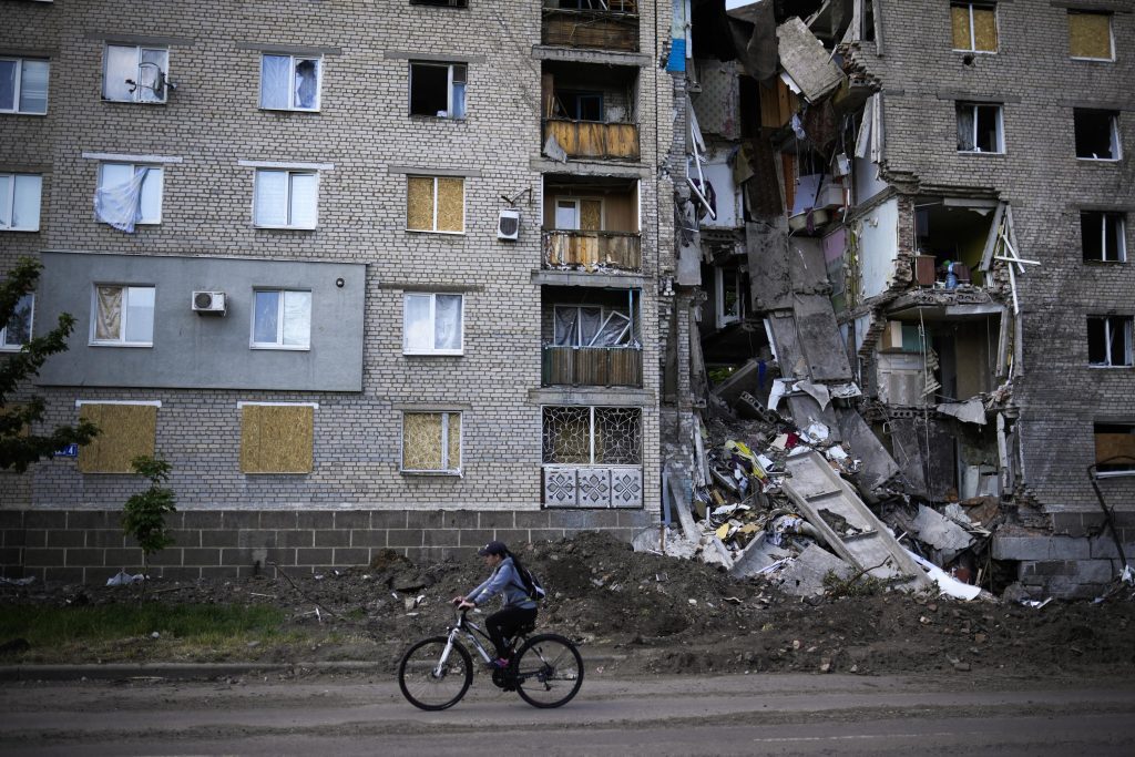 Ukrayna: Mariupol enkazı altındaki bir mahzende 200 ceset bulundu