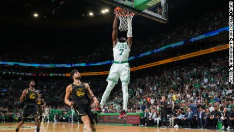 Brown, Celtics'te 27 sayı kaydetti.