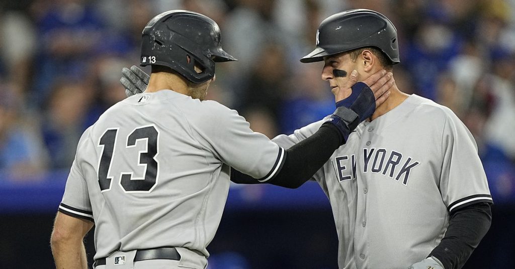 Yankees için beşinci atışta havai fişekler Toronto'da 12-3 patlamayı ateşledi
