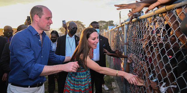 Cambridge Düşesi Catherine ve Prens William, 22 Mart 2022'de Kingston, Jamaika'daki Karayip turları sırasında reggae'nin doğum yeri olan Trench Town'u ziyaret ediyor.