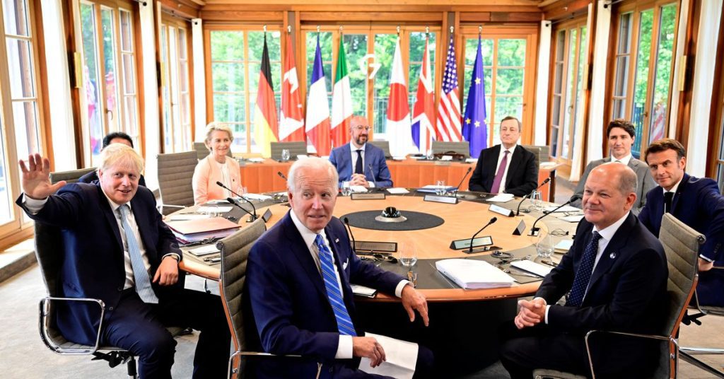 Biden, altın yaptırımların Putin'in 'savaş makinesini' hedef alması nedeniyle G7'nin bir arada kalması gerektiğini söyledi
