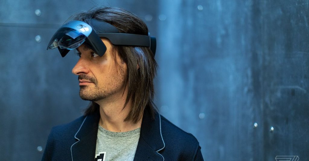 Microsoft HoloLens başkanı Alex Kipman, görevi kötüye kullanma iddialarının ardından istifa etti.