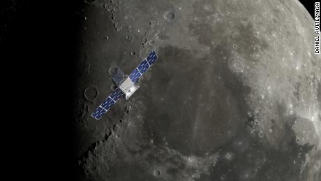 CAPSTONE bu resimde ayın kuzey kutbu üzerinde görülüyor.