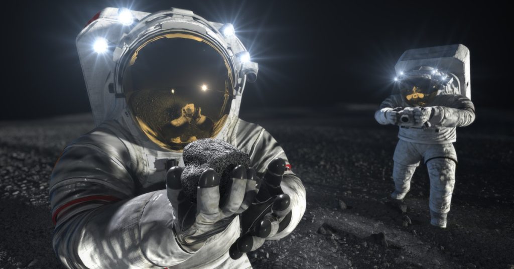 NASA, ay uzay giysisini geliştirmek için iki özel şirket tuttu