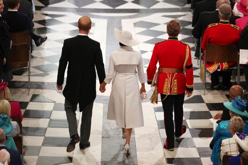 Prens Harry ve Meghan Markle, Kraliçe'nin Jubilee Kilisesi ayinine katıldı