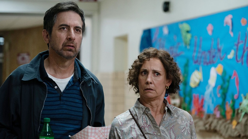 Ray Romano ve Laurie Metcalfe "Somewhere in Queens" incelemesinde - The Hollywood Reporter