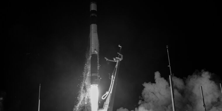 Roket Raporu: Kripto destekli Ağır Roket;  Falcon 9 nakliye sırasında hasar gördü