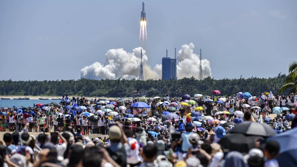 Çin füzesi Dünya'ya düştü, NASA Pekin'in bilgi paylaşmadığını söyledi