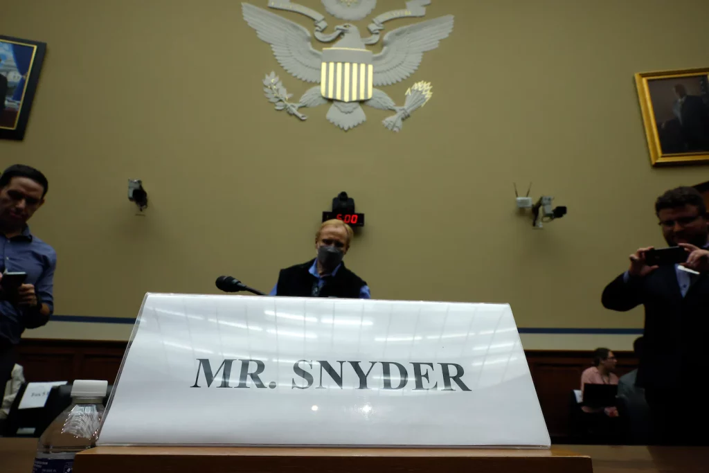 Daniel Snyder Perşembe günü yemin altında Meclis Komitesi sorularıyla karşı karşıya kalacak