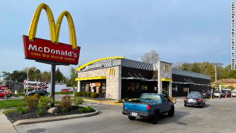 McDonald's menü fiyatlarını yükseltti. 