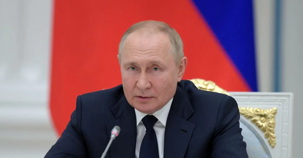 Putin, Rusya'nın Ukrayna'da yeni başladığını ve barış görüşmelerinin zamanla daha da zorlaşacağını söyledi