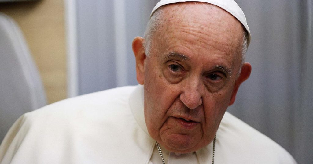 Yorgun Papa Francis, seyahatten geri adım atması veya belki emekli olması gerektiğini söyledi