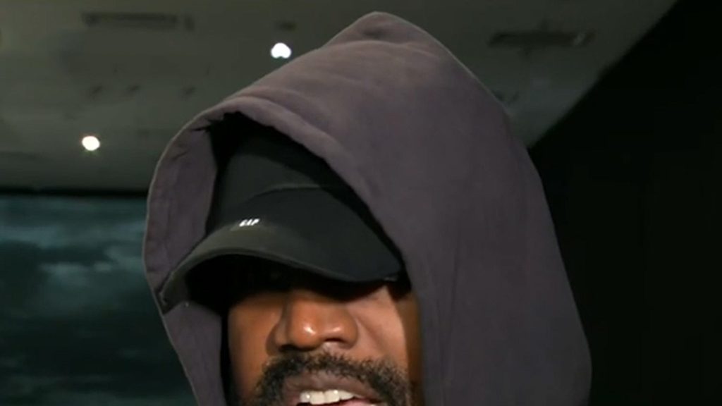 Kanye West, Yeezy Gap 'Çöp Torbası' Şovunu Savundu ve Medyayı Patlattı