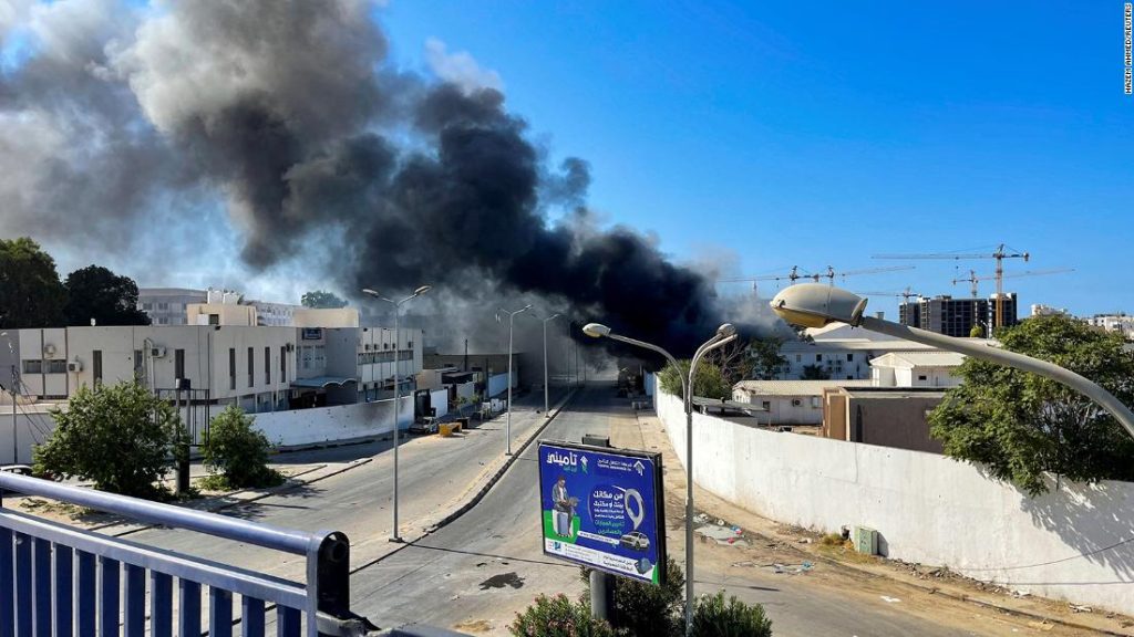 Libya'nın başkenti Trablus'ta rakip milisler arasında çıkan şiddetli çatışmalarda en az 23 kişi öldü, 140 kişi yaralandı.