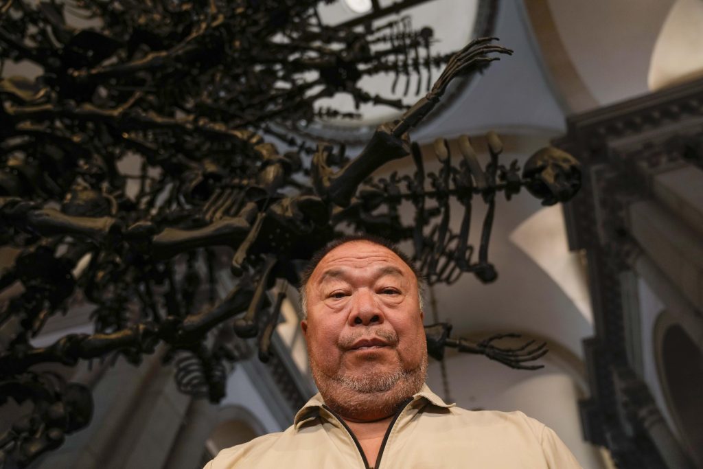 Aktris Ai Weiwei 'zor' zamanlarda kibir konusunda uyardı