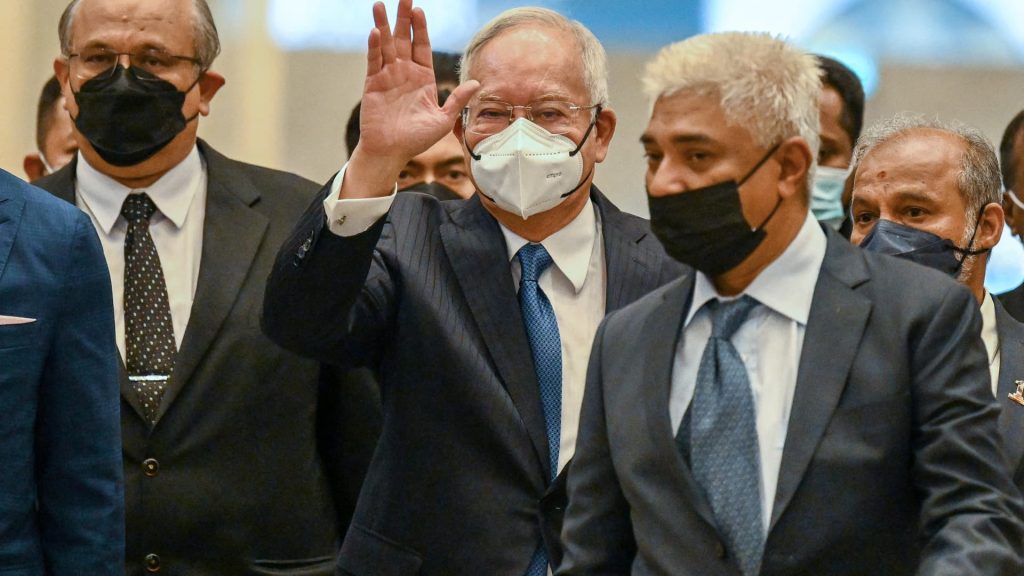 Enver İbrahim: Eski Malezya Başbakanı Najib Razak için hapis cezası ağır olur