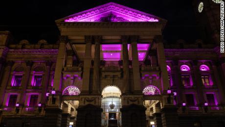 Melbourne Belediye Binası 9 Ağustos'ta pembeye dönüyor.