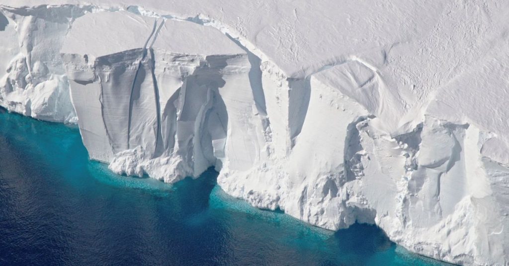 Uydu görüntüleri, Antarktika buz sahanlığının önceden düşünülenden daha hızlı çökmekte olduğunu gösteriyor