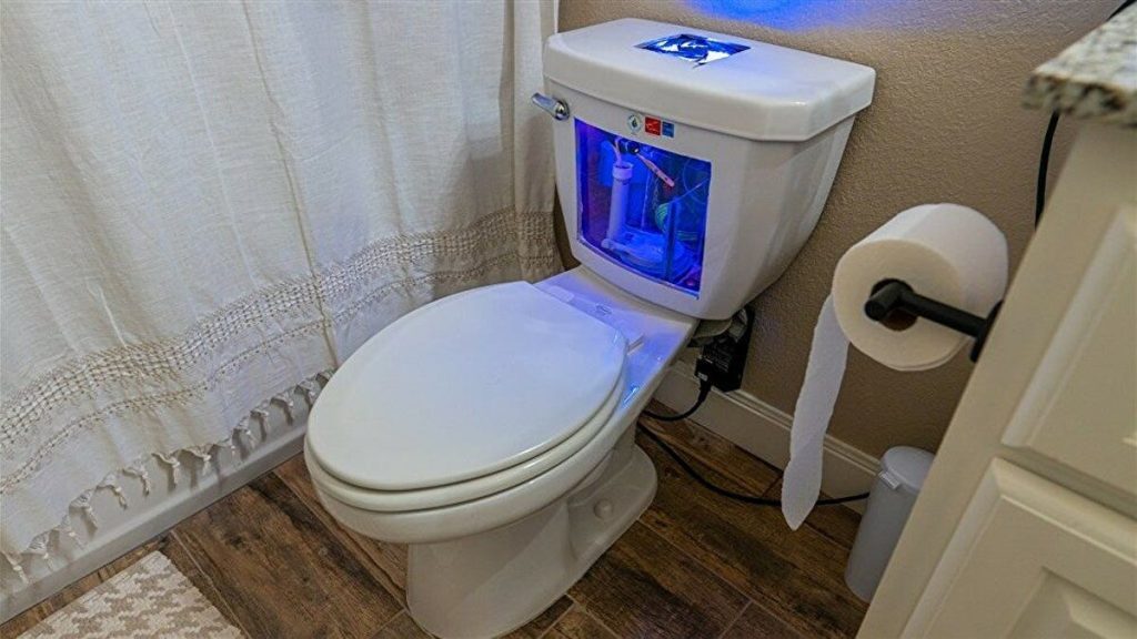 YouTuber, çalışma tuvaletinden oyun bilgisayarı yapıyor