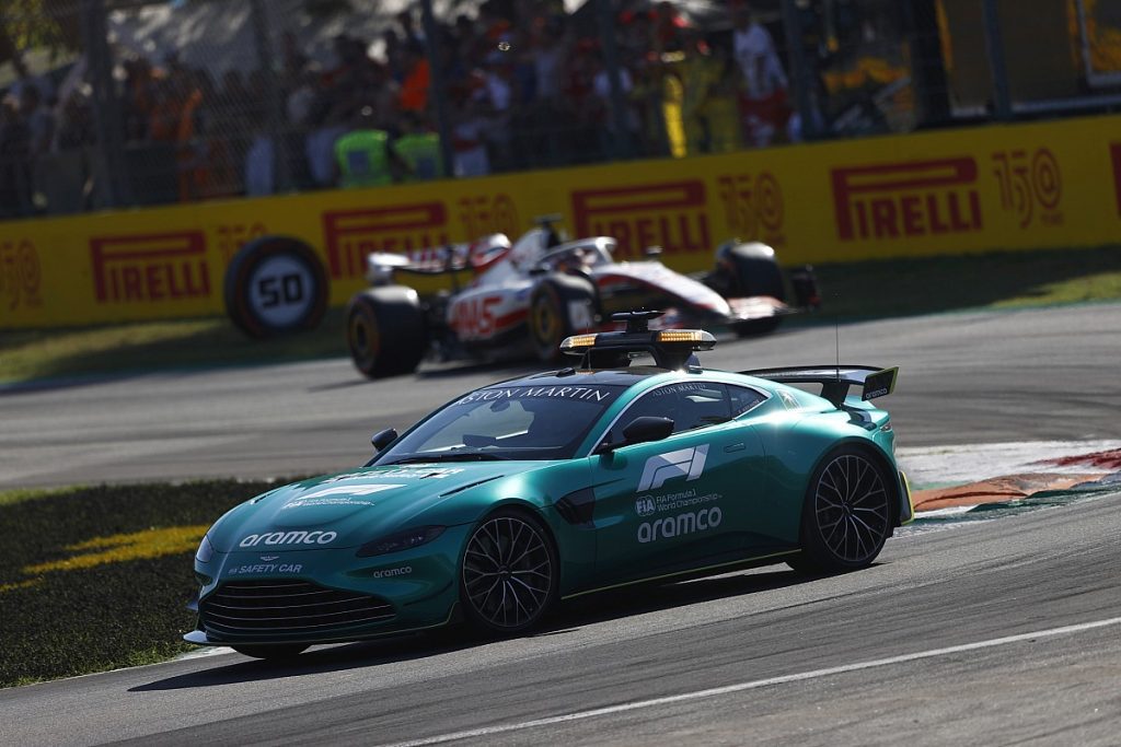 FIA, İtalya F1 GP'sinin neden güvenli bir arabanın altında bittiğini açıklıyor