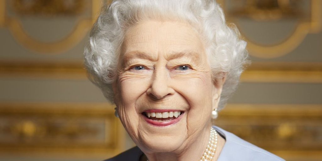 Buckingham Sarayı, Kraliçe II. Elizabeth'in daha önce hiç görülmemiş portresini tanıttı